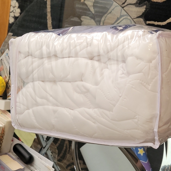 Bedding Mattress protector (California King) - Picture 7 of 8